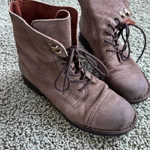 Born leather boot size 8